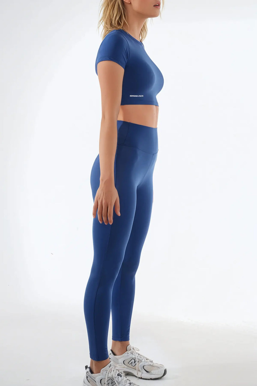 Destiny  kadın spor crop-top ve yüksek bel sporcu taytı sol profil görünümü Promise Athletic